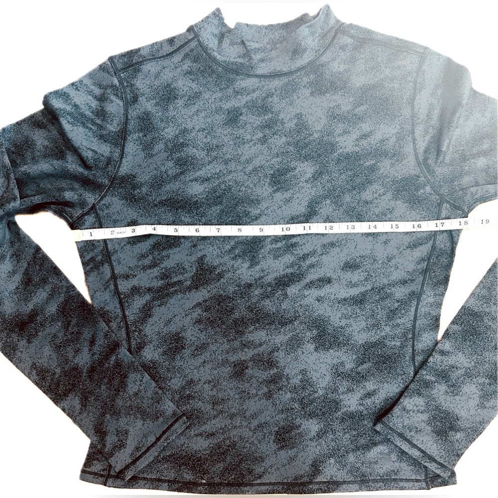 NWT The North Face SZ L black/gray “camo like” print mock neck layering top. - Picture 4 of 7
